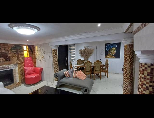 4 BEDROOM HOUSE FOR SALE IN PALM SPRINGS